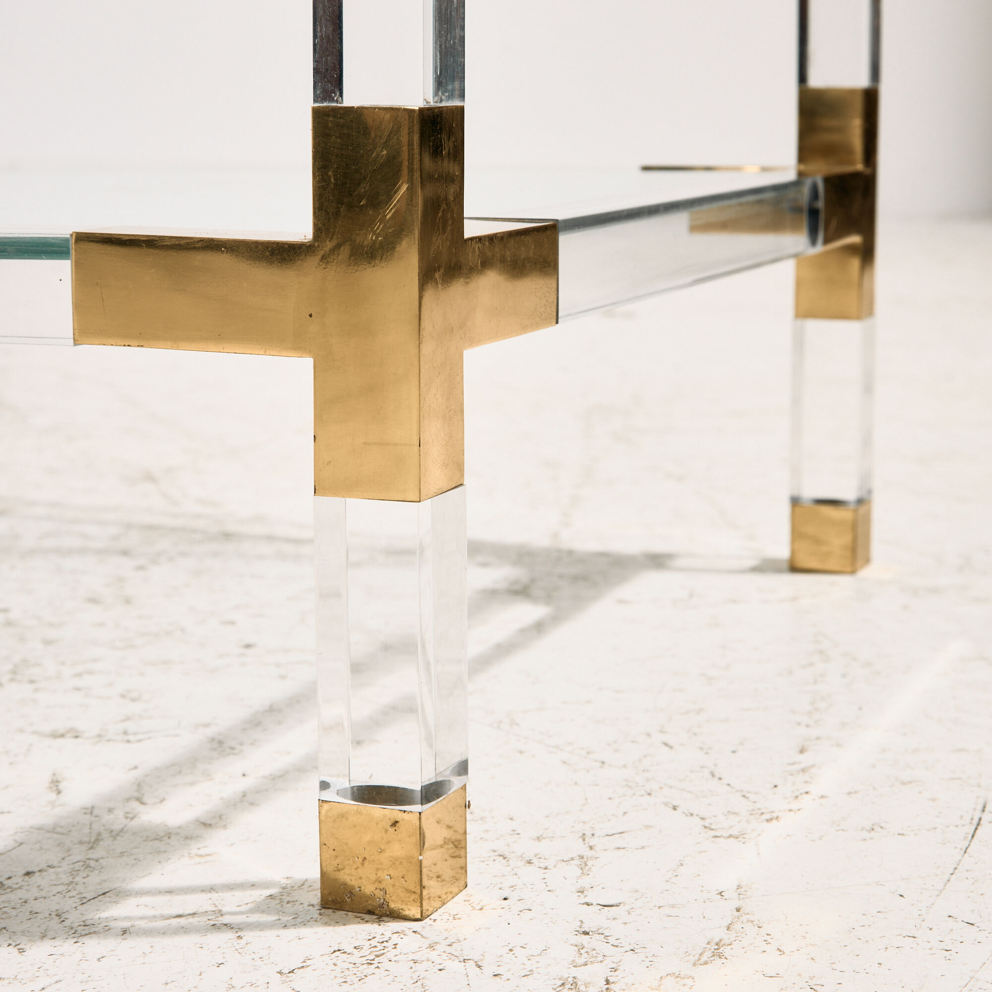 Console en laiton et plexiglas par Fabian