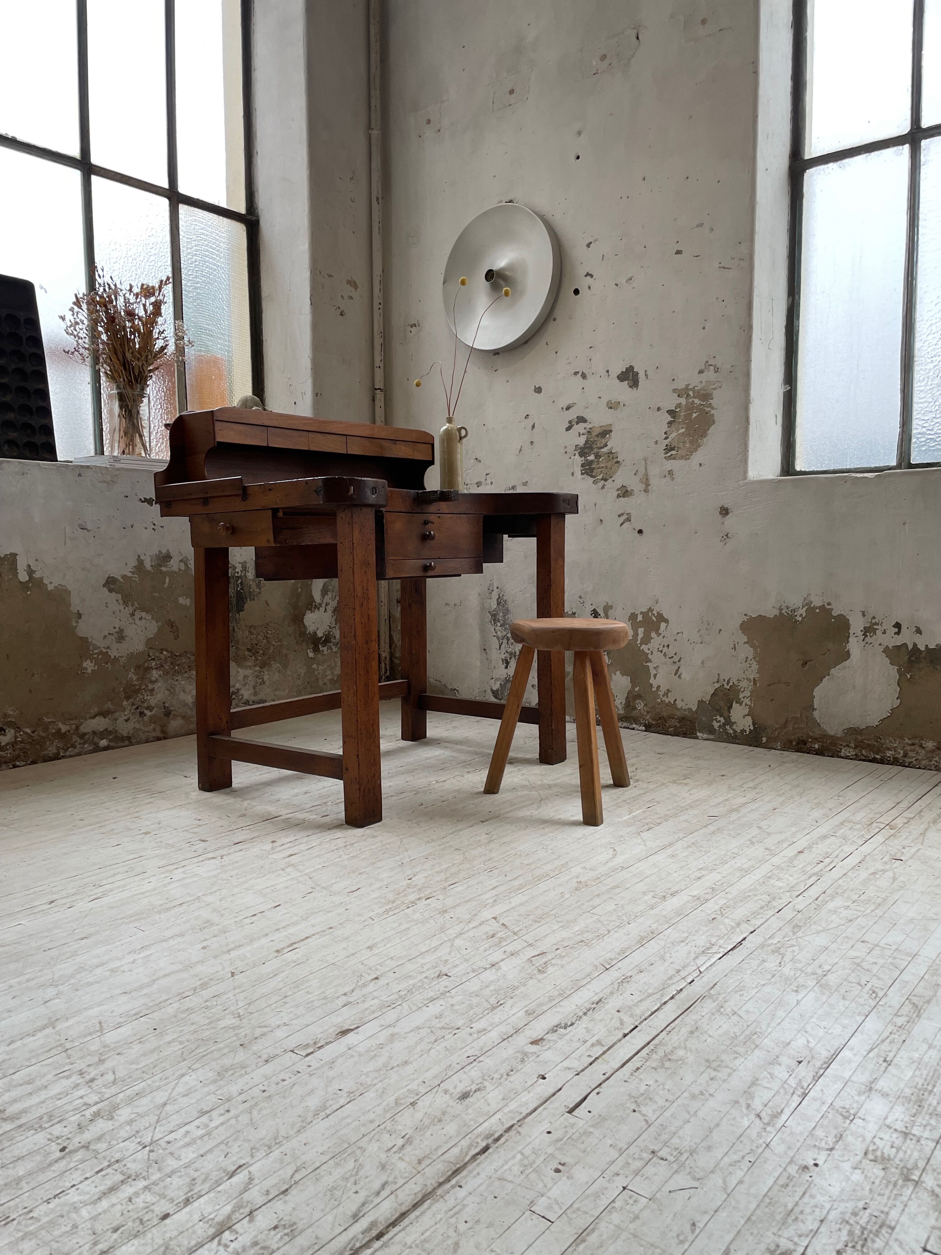 Establishment of jeweler XIXth oak