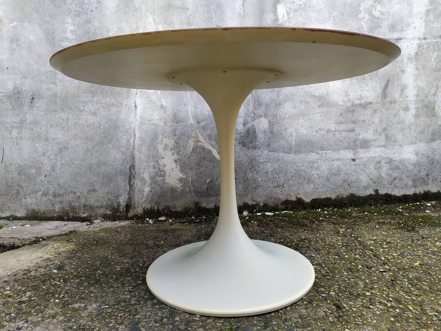 Vintage tulip foot table