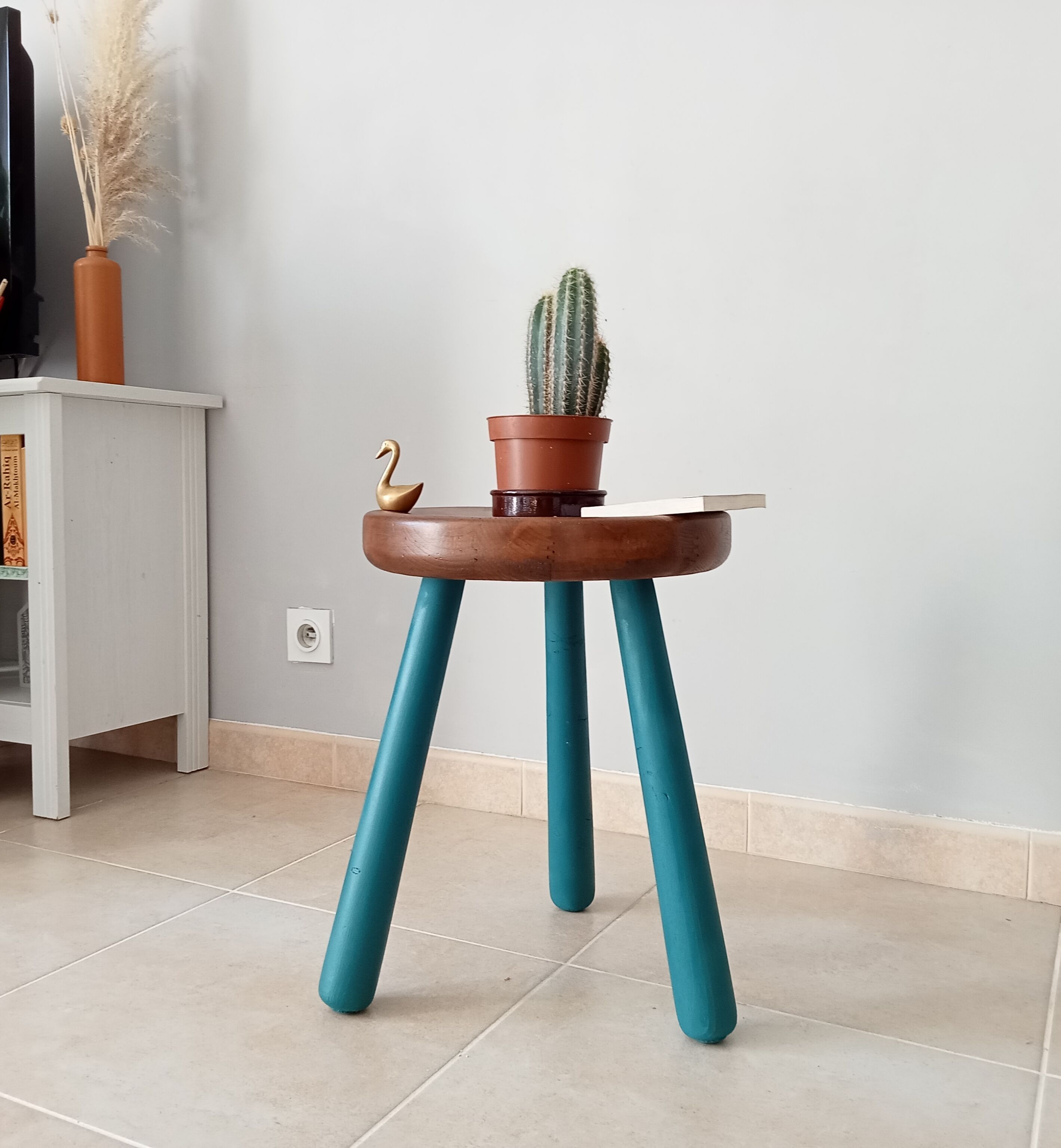Tripod stool 50s