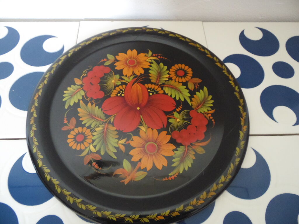 Decorative plate Khokhloma