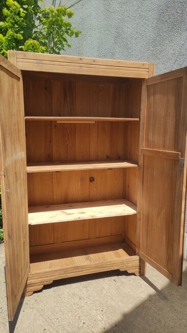 Parisian wardrobe in natural wood