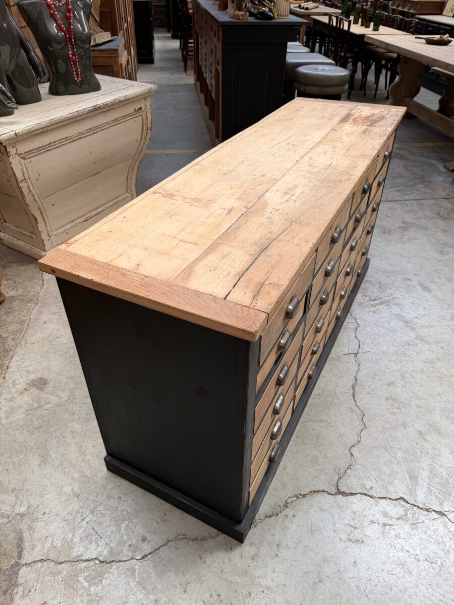 Workshop furniture with 24 drawers from the early 20th century.