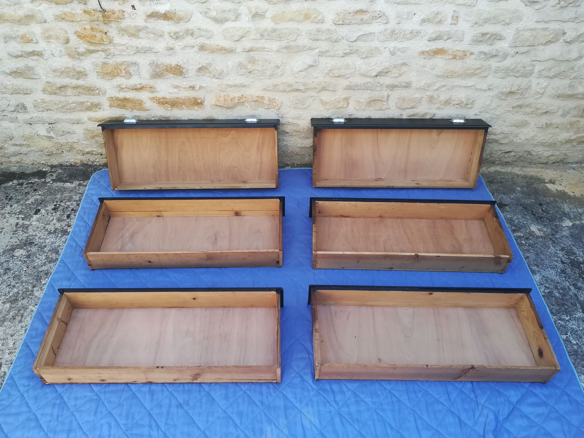 Meuble de métier a tiroirs et portes coulissante