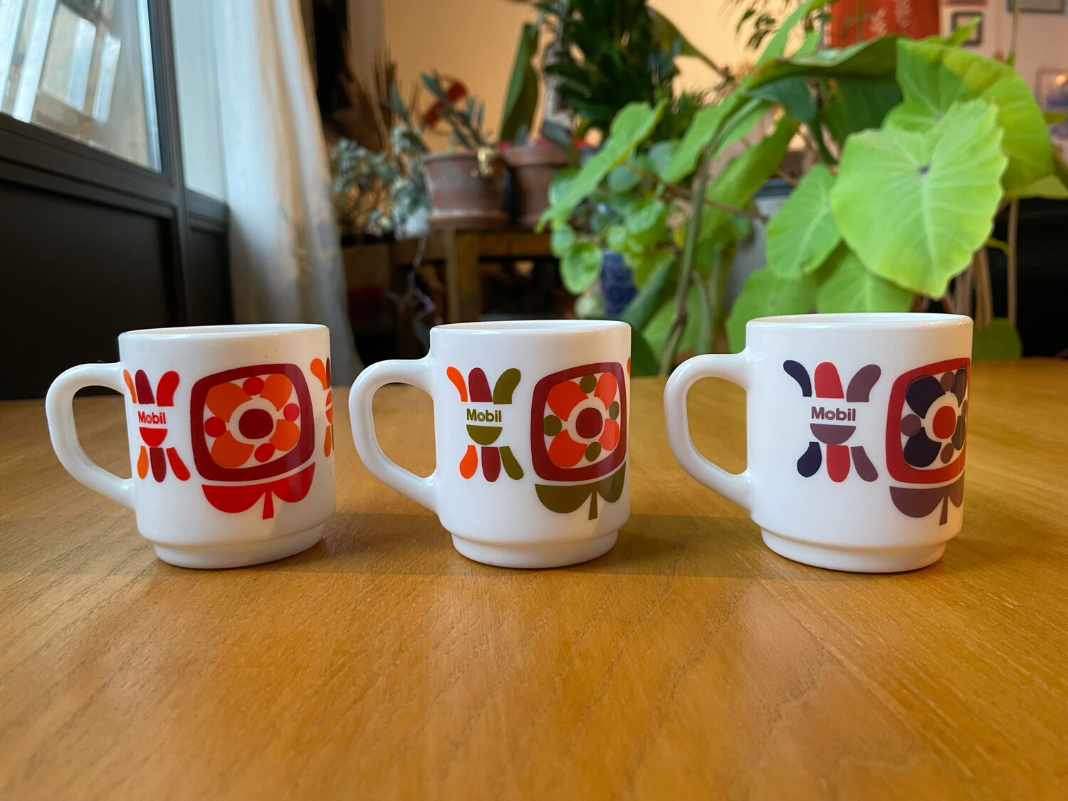 Set of 6 cups mobil years 70