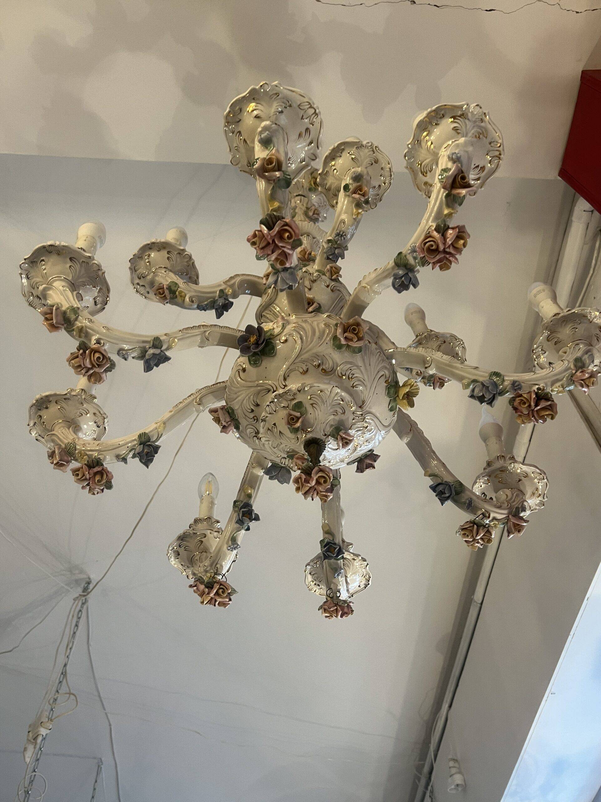 Large 19th century chandelier in Italian Capodimonte porcelain, floral decoration