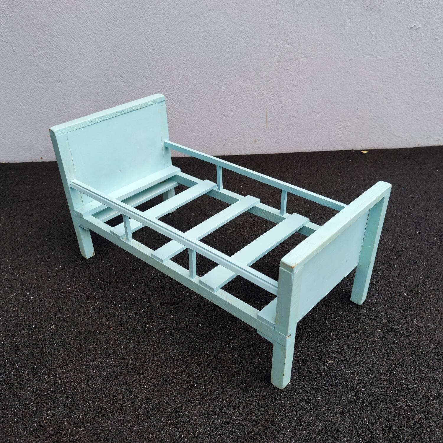 Doll bed