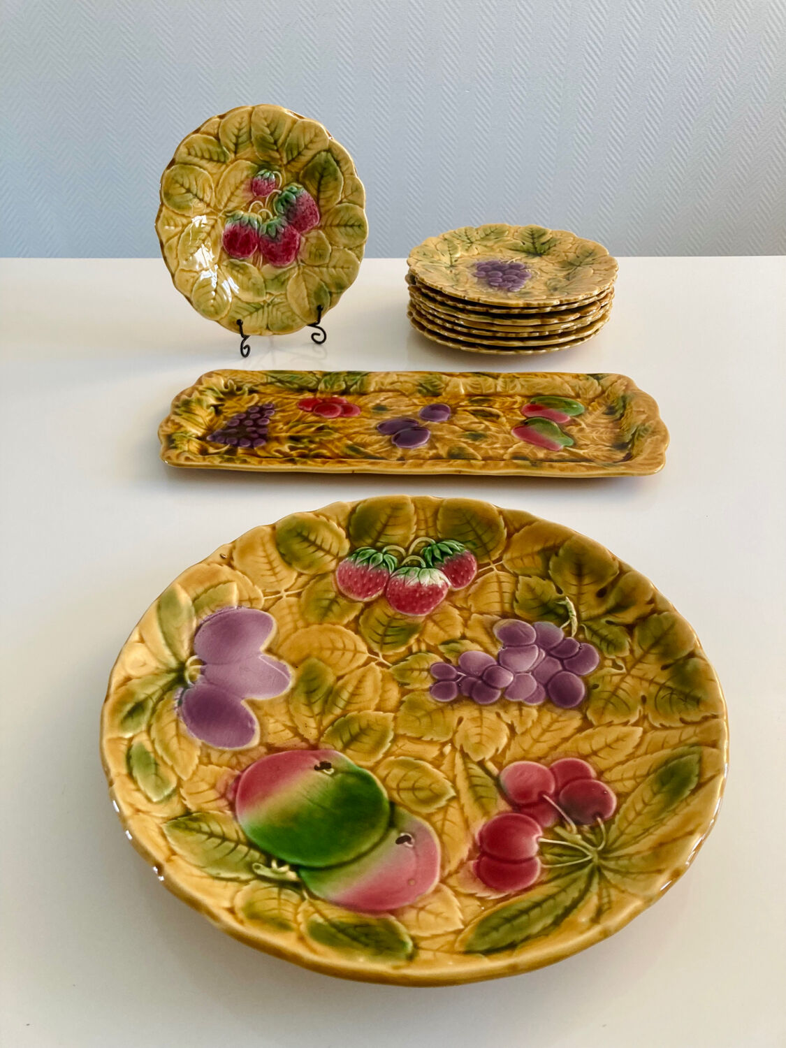 Barbotines: Ceramic dessert service from Sarreguemines.