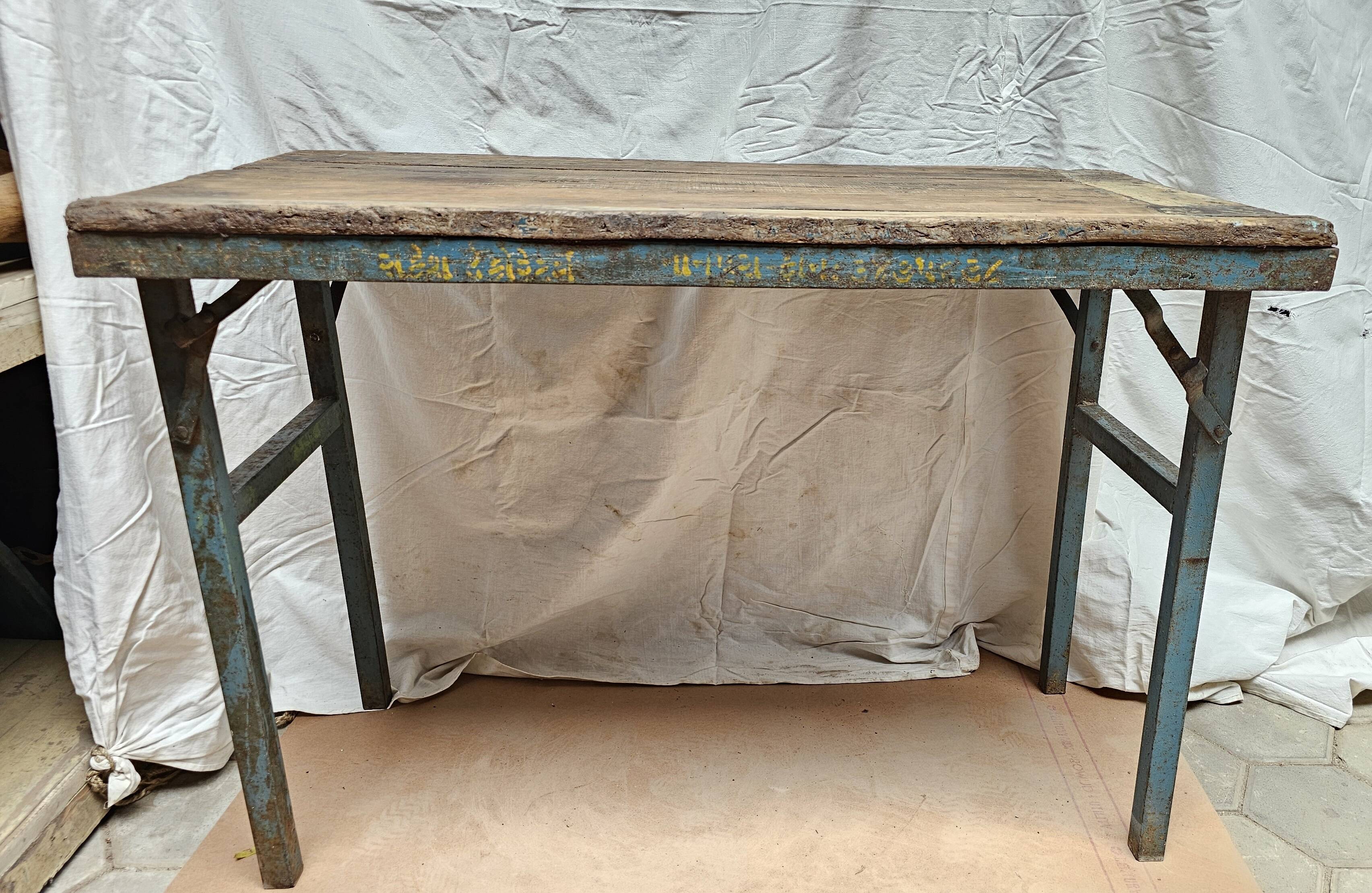 Table pliante d'atelier en teck et fer forgé