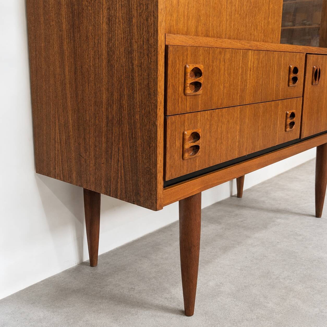 Highboard compact scandinave en teck, circa 1960