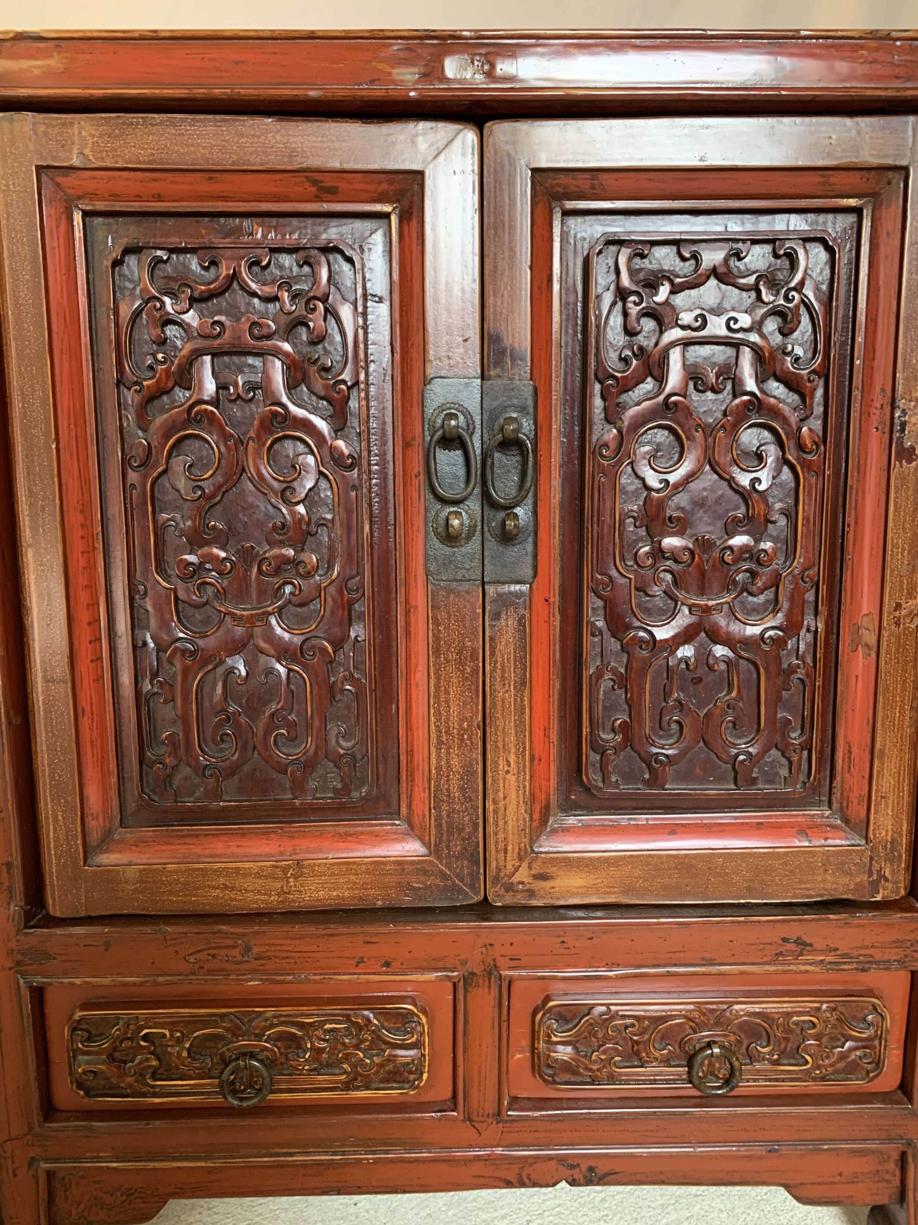 Chinese cabinet laqué red