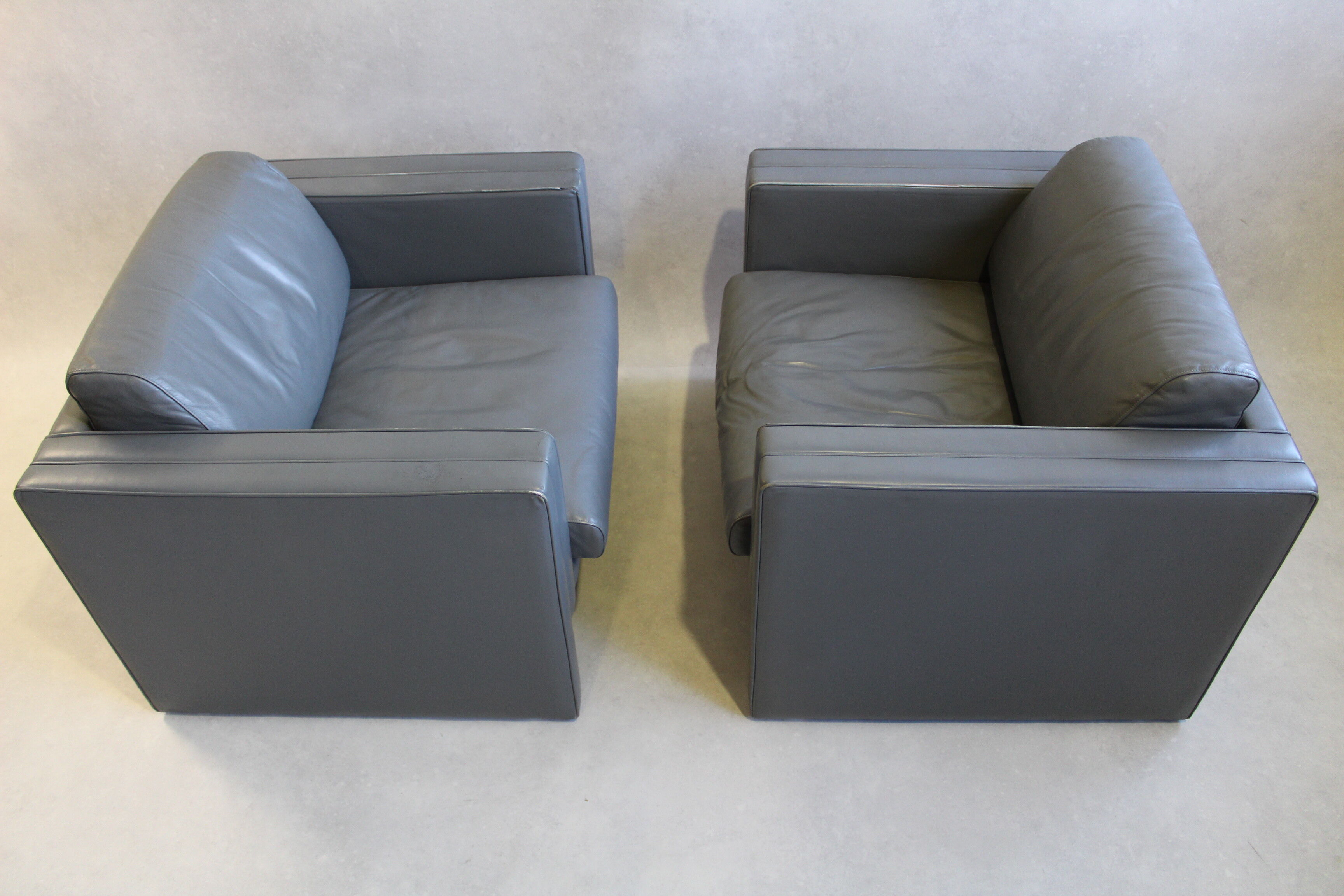 Pair of Walter Knoll gray leather armchairs design Jürgen Lange