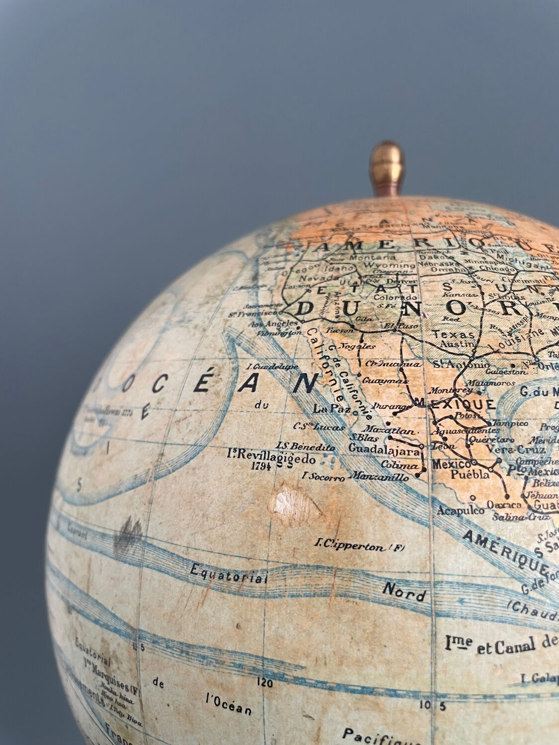 Terrestrial globe world map geographer Forest XIXth