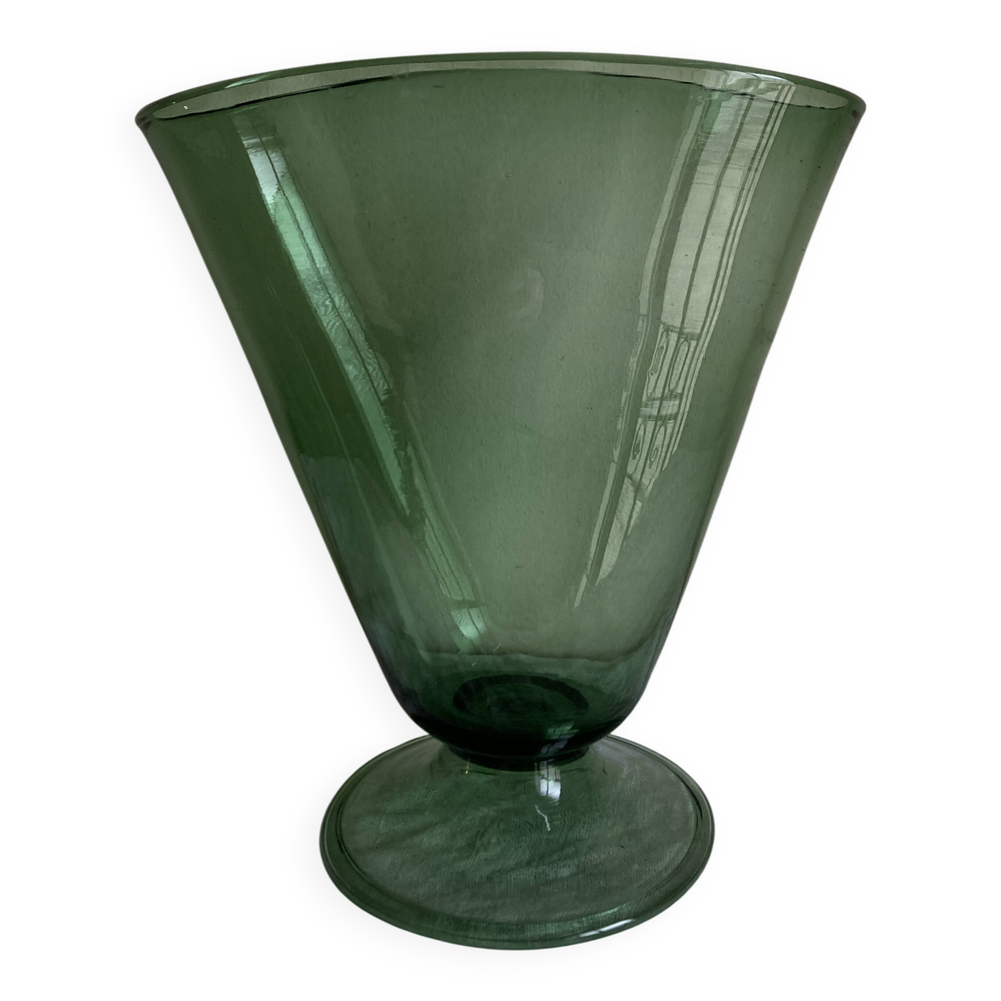 Italian Médicis neo-classical vase design 1960 in XXL blown green glass.