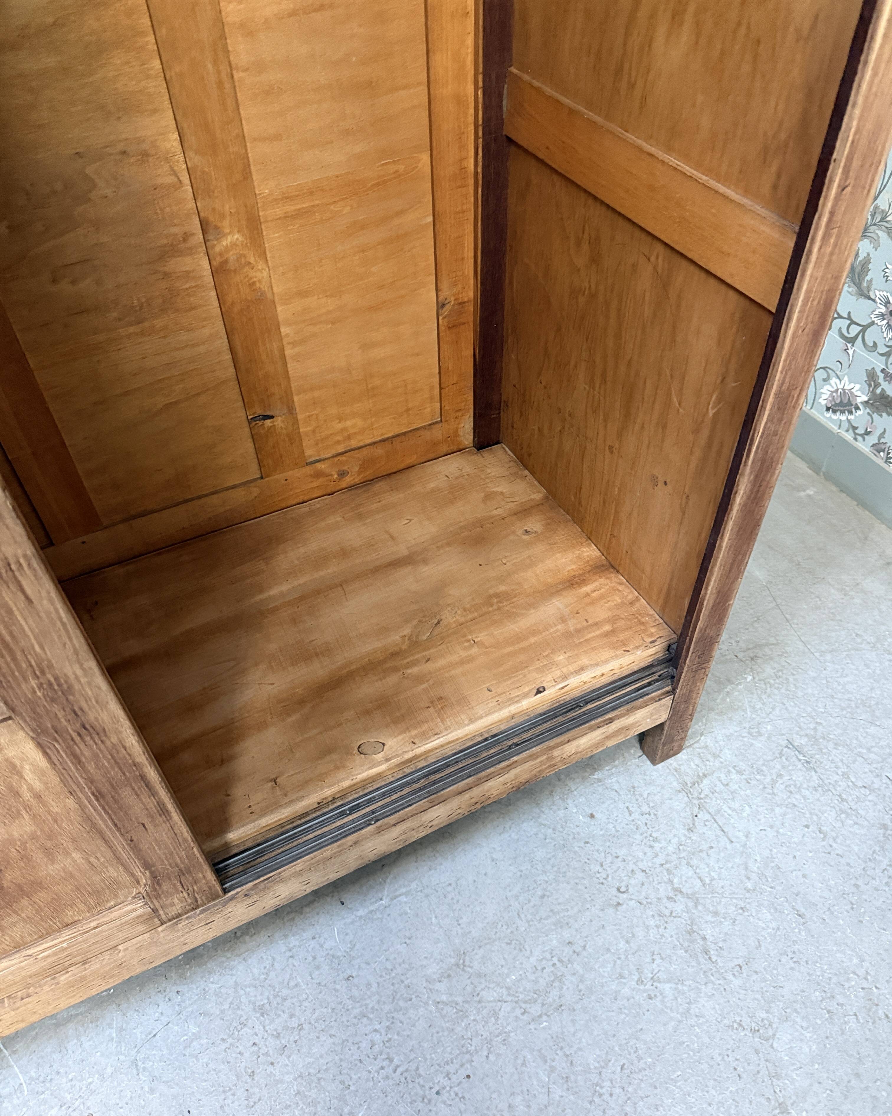 Parisian wardrobe with sliding doors and hanging space (renovated)