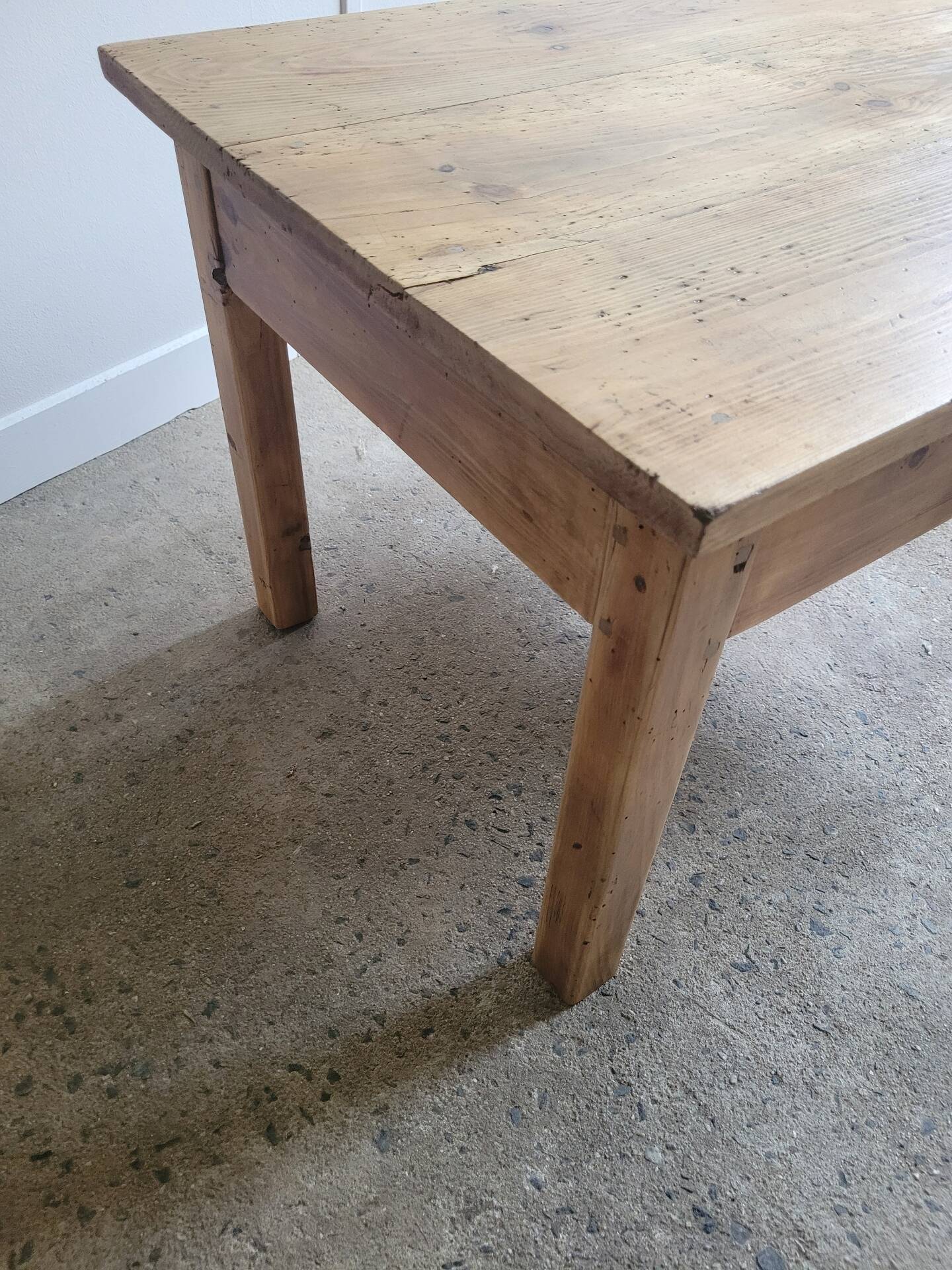 Table basse en bois massif