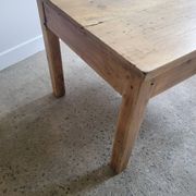 Table basse en bois massif