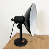 Lampe de table en émail noir industriel, années 1950