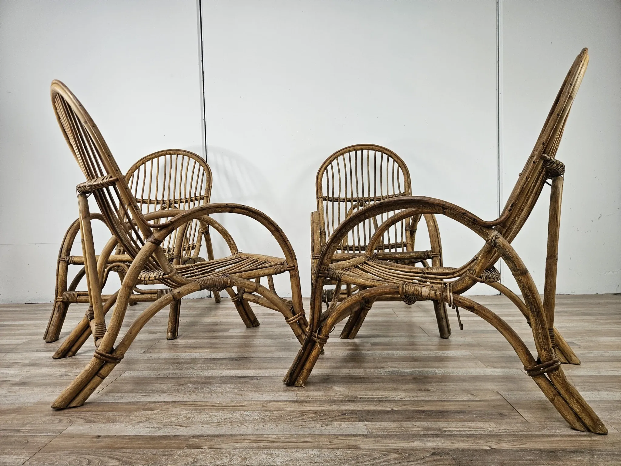 Quatre fauteuils en osier vintage, années 1970