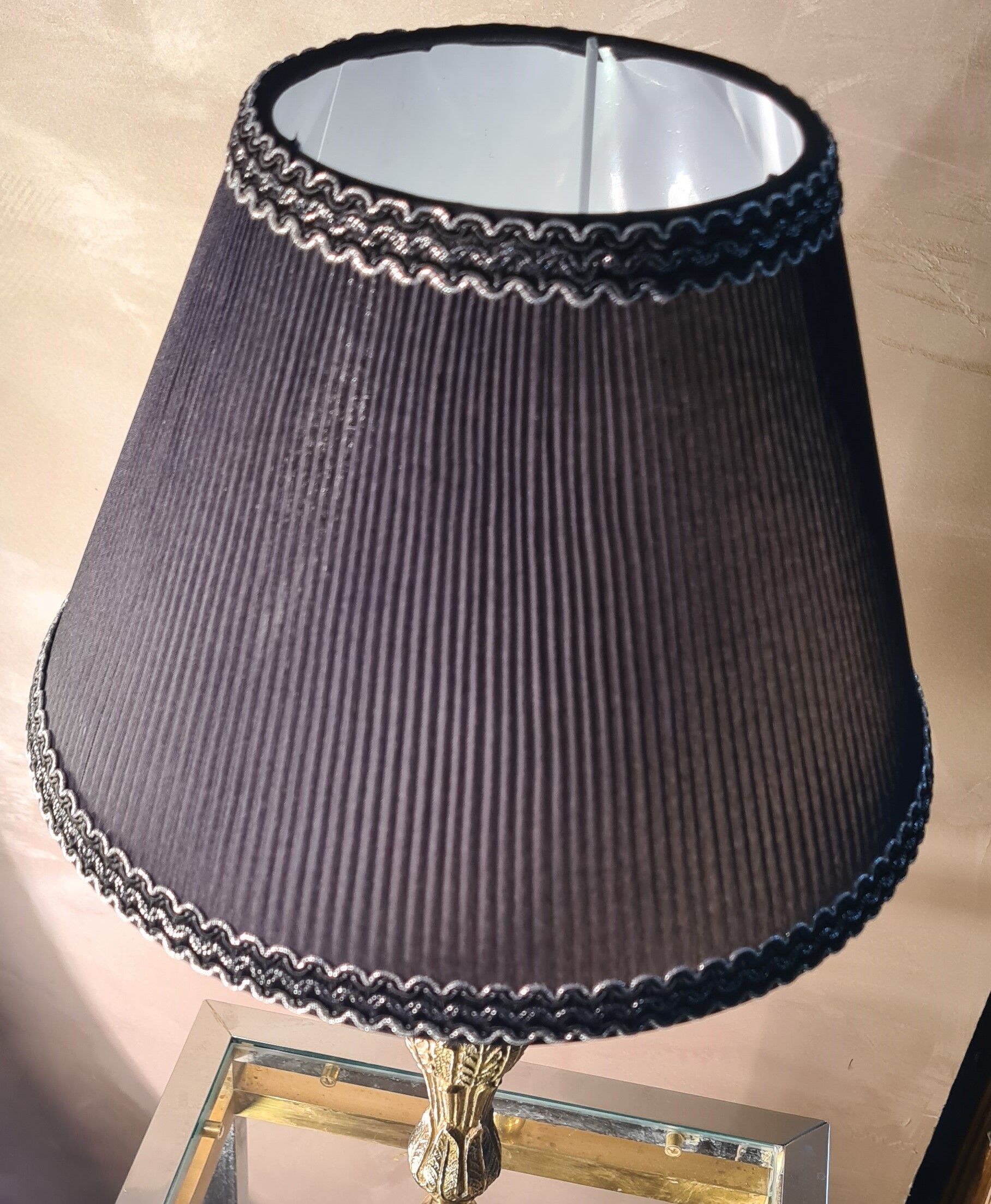 Rocaille style bronze lamp and pleated lampshade with gallon 49x25