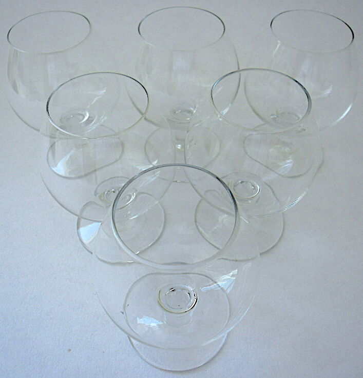 Suite of six glasses with alcohol, shape "cognac", in crystal
