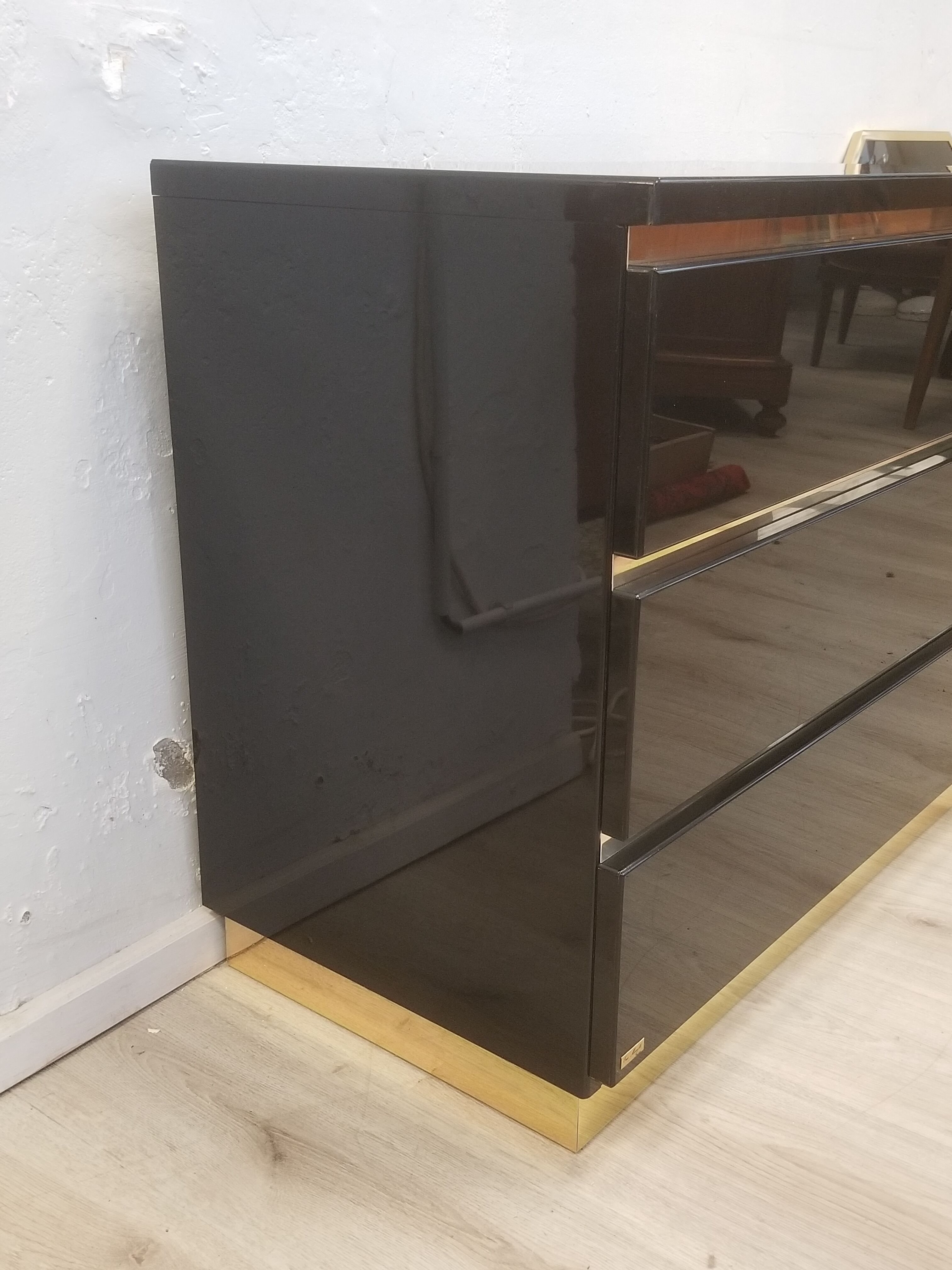 Eric Maville dresser