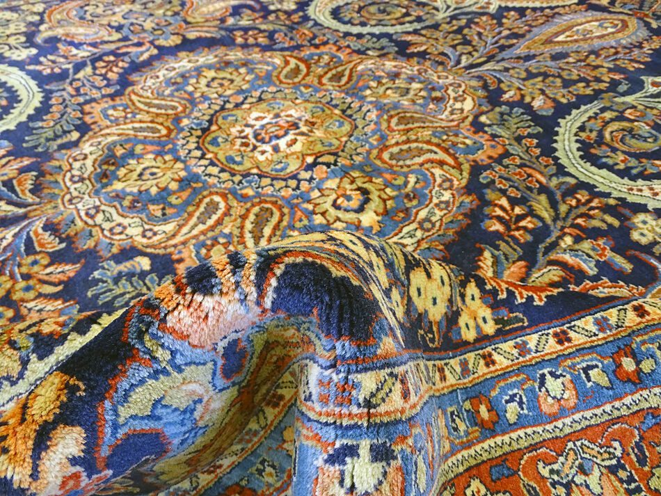 Persian living room carpet entirely handmade "Ghomseh" 330x217cm