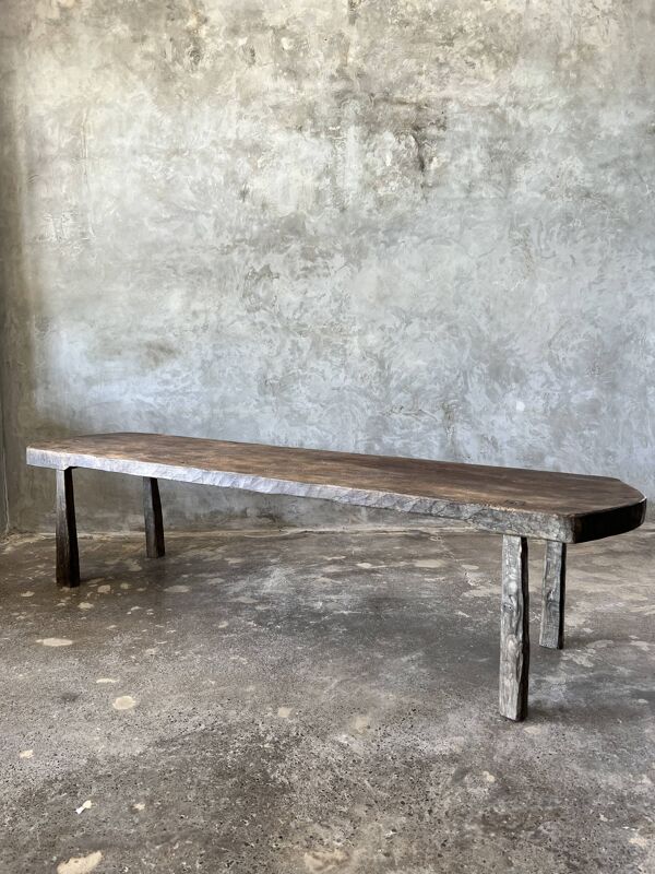Grande table basse arrondie en teck asiatique ancien