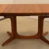 Oval Danish dining table extendable 'Kirkeby'