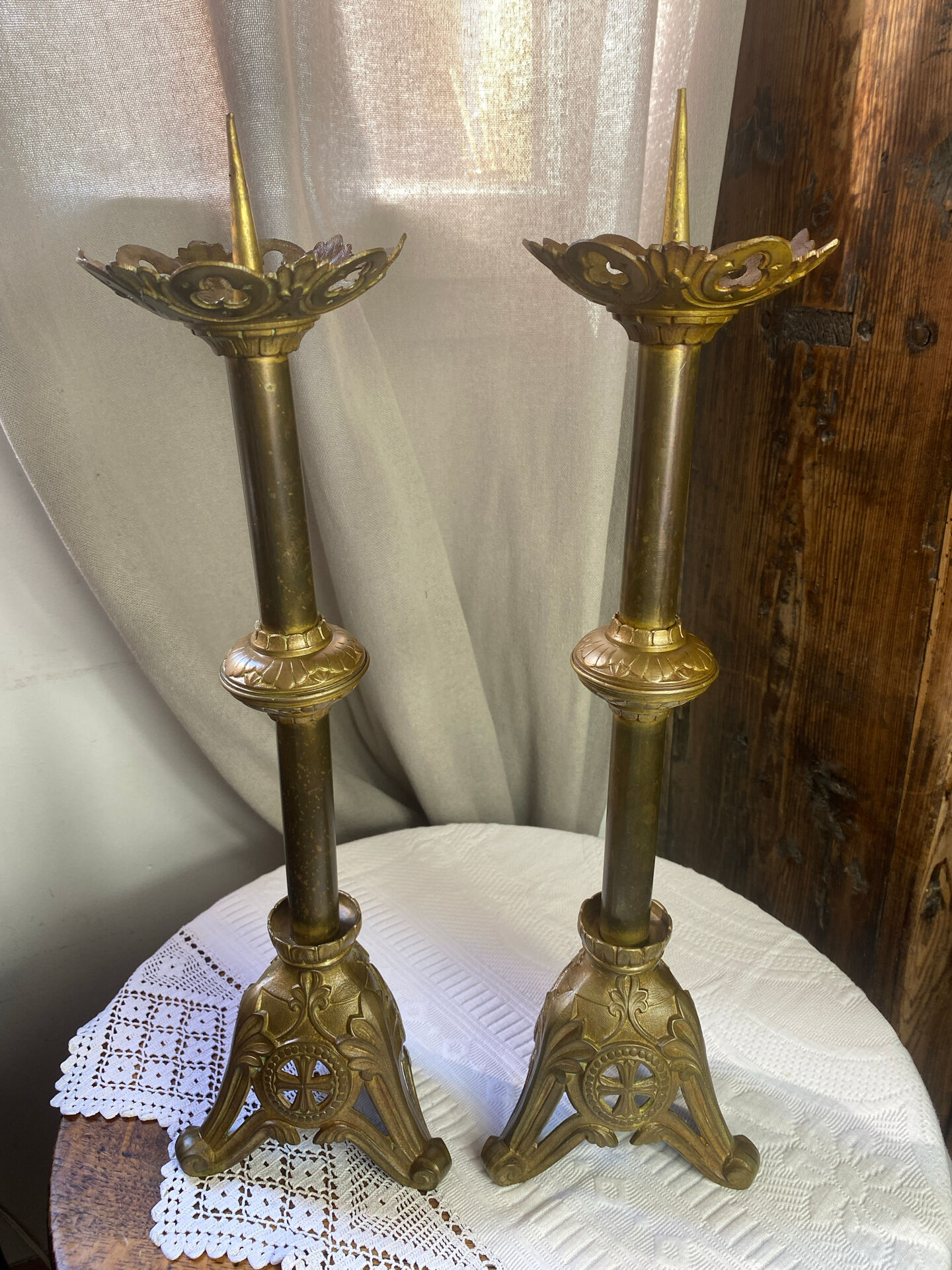 Pair of candlesticks in bronze and brass