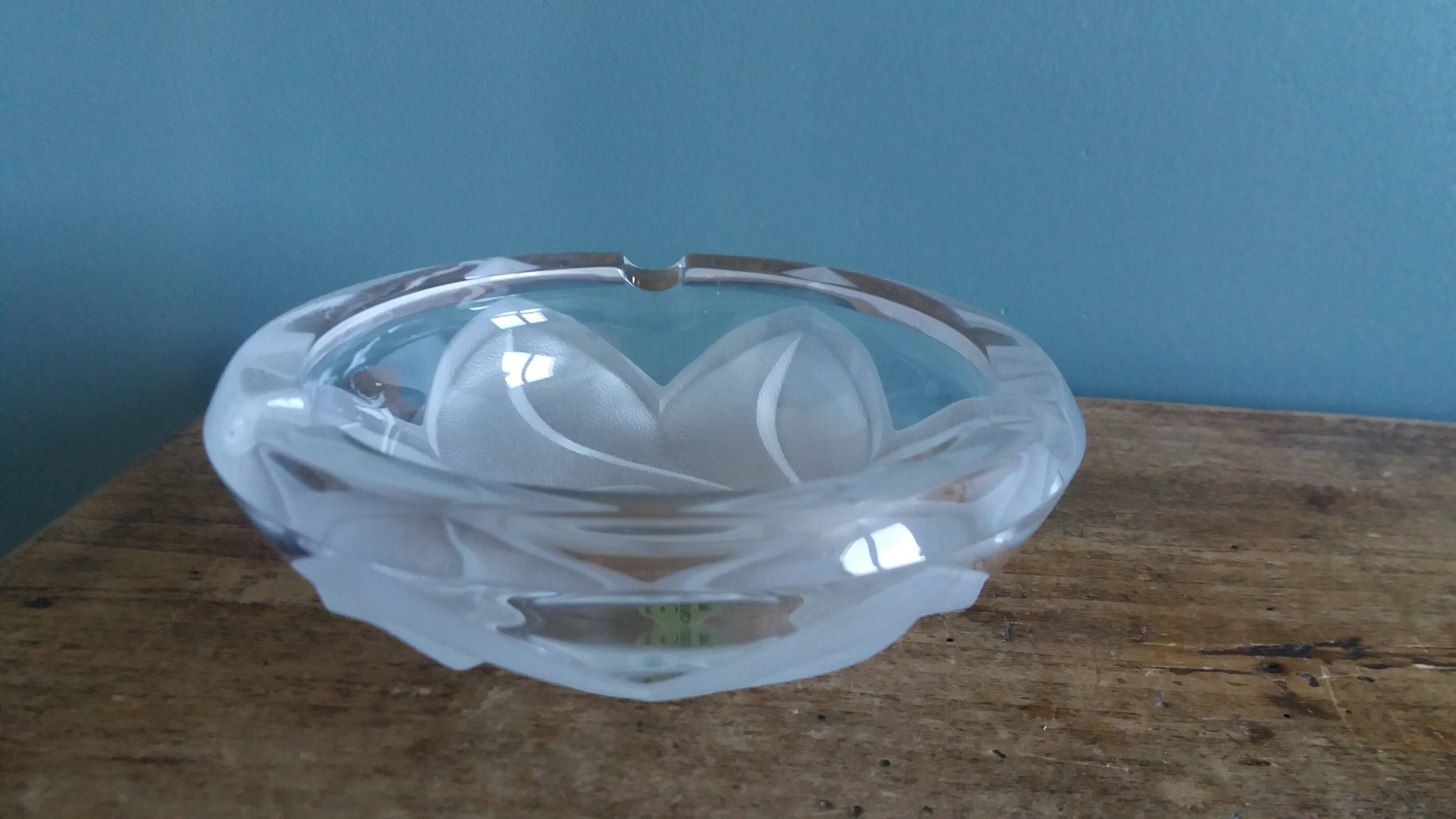 Crystal ashtray, flower shape, water lily J.G. Durand, Cristal d’Arques