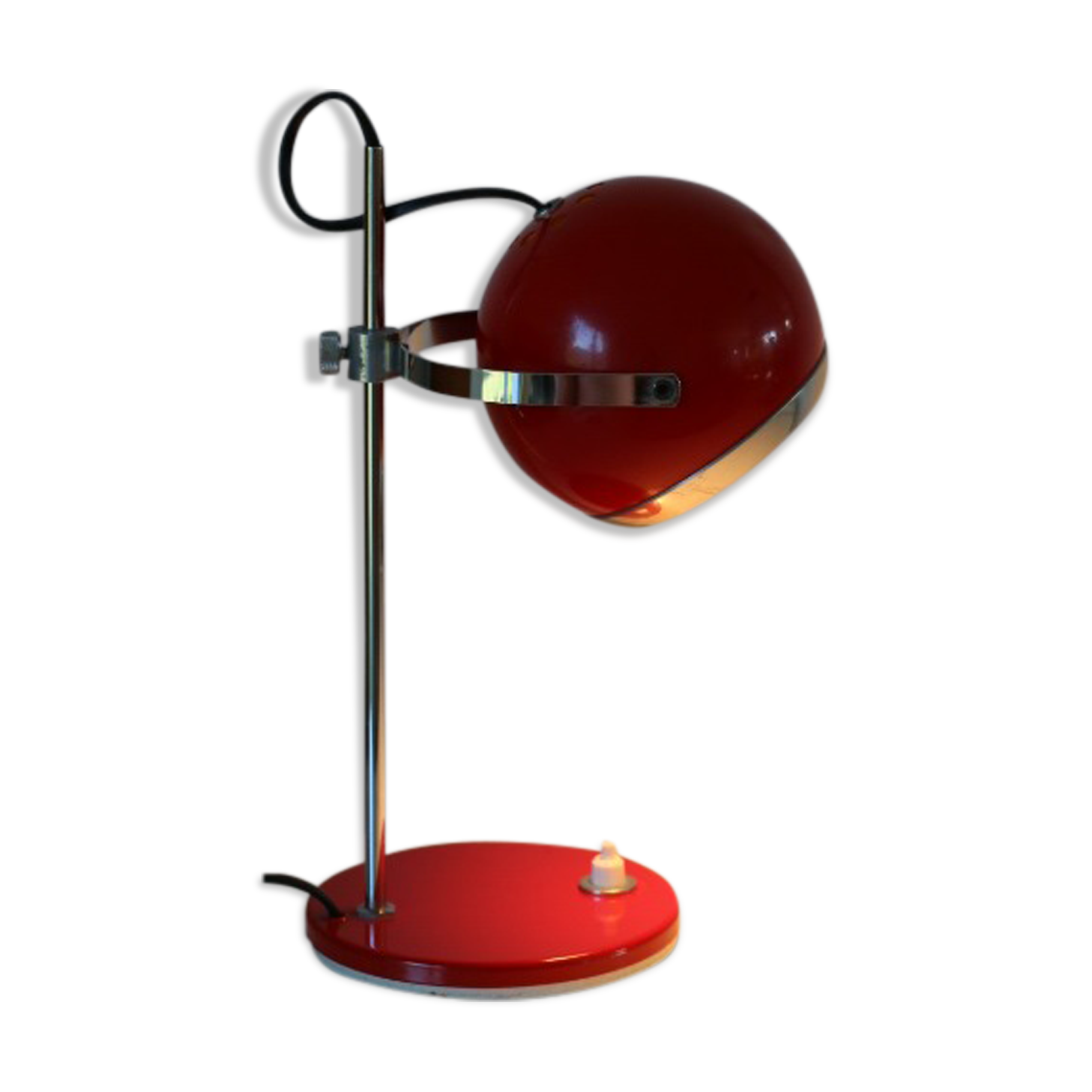 Red eye-ball lamp