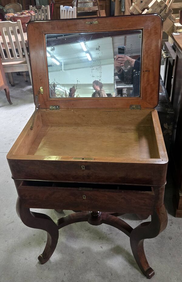 Coiffeuse ou table de toilette époque Charles X / Empire en acajou moucheté