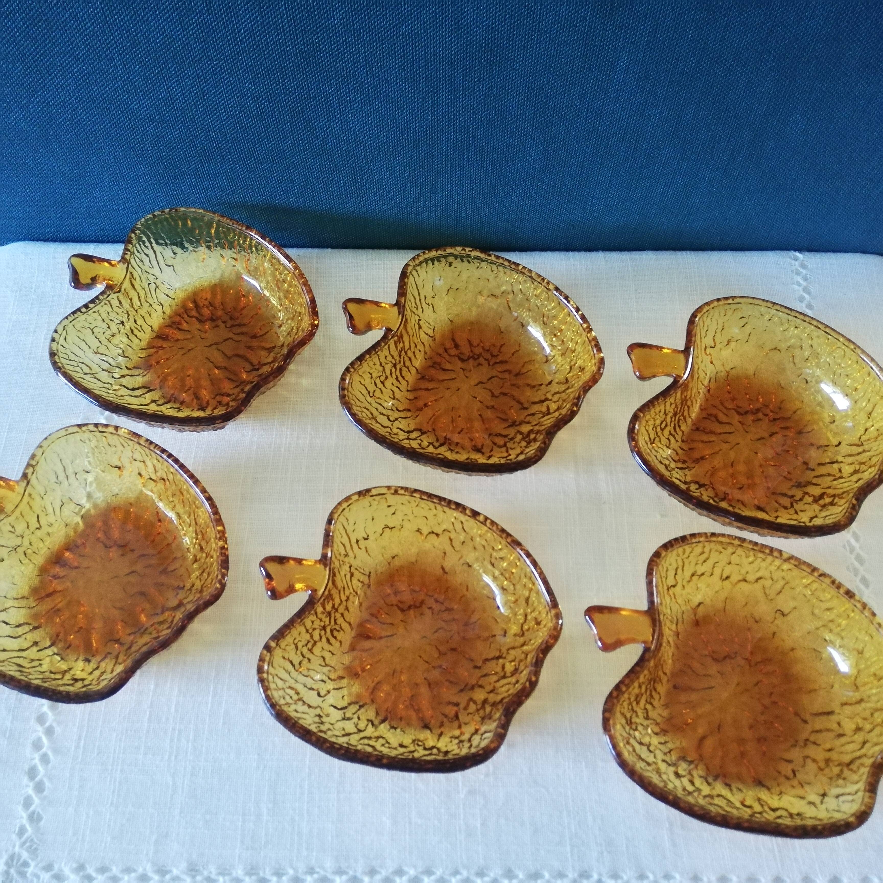 Salad bowl and apple cup service