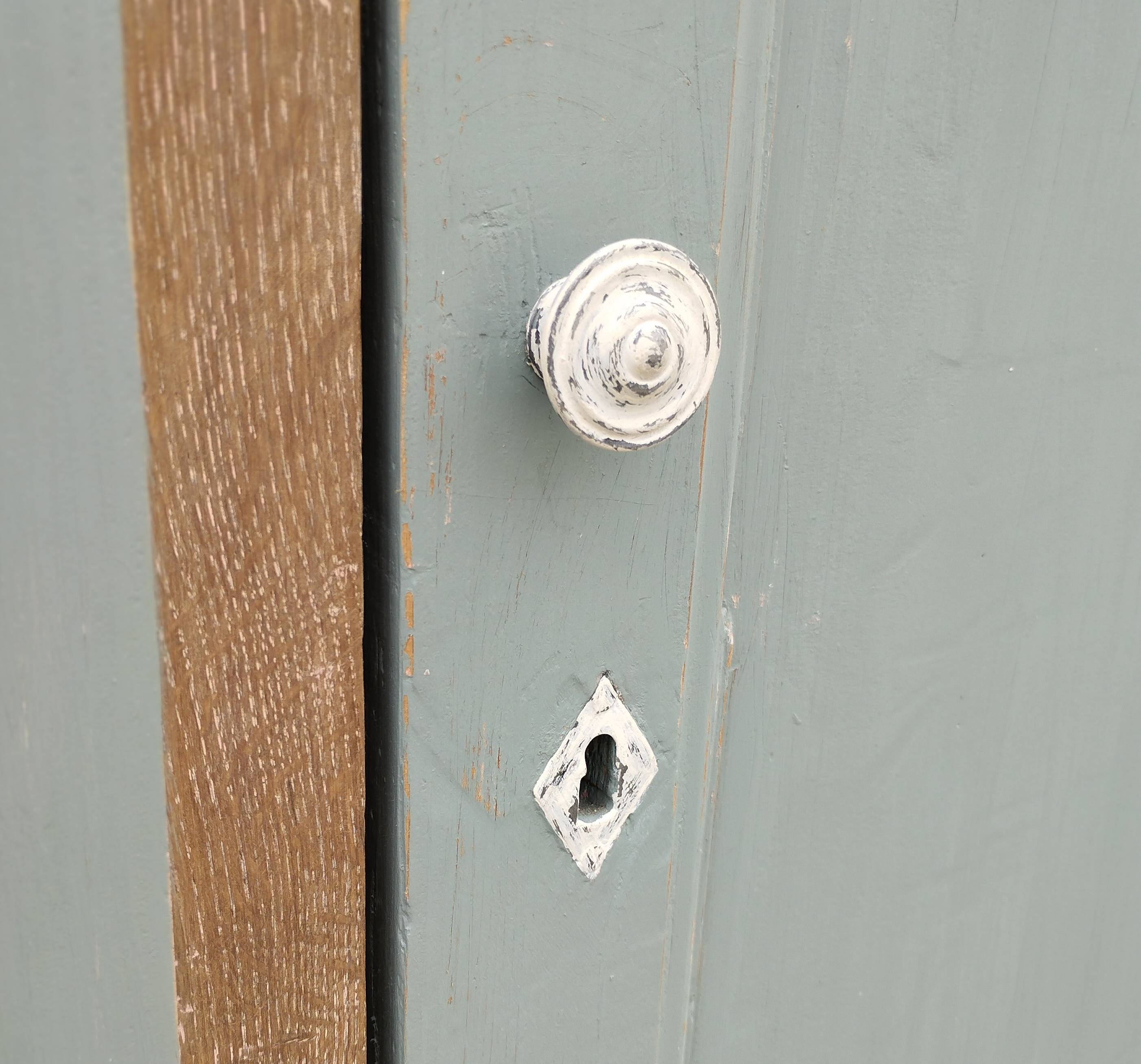 Parisian Wardrobe - Vintage Bonnetière