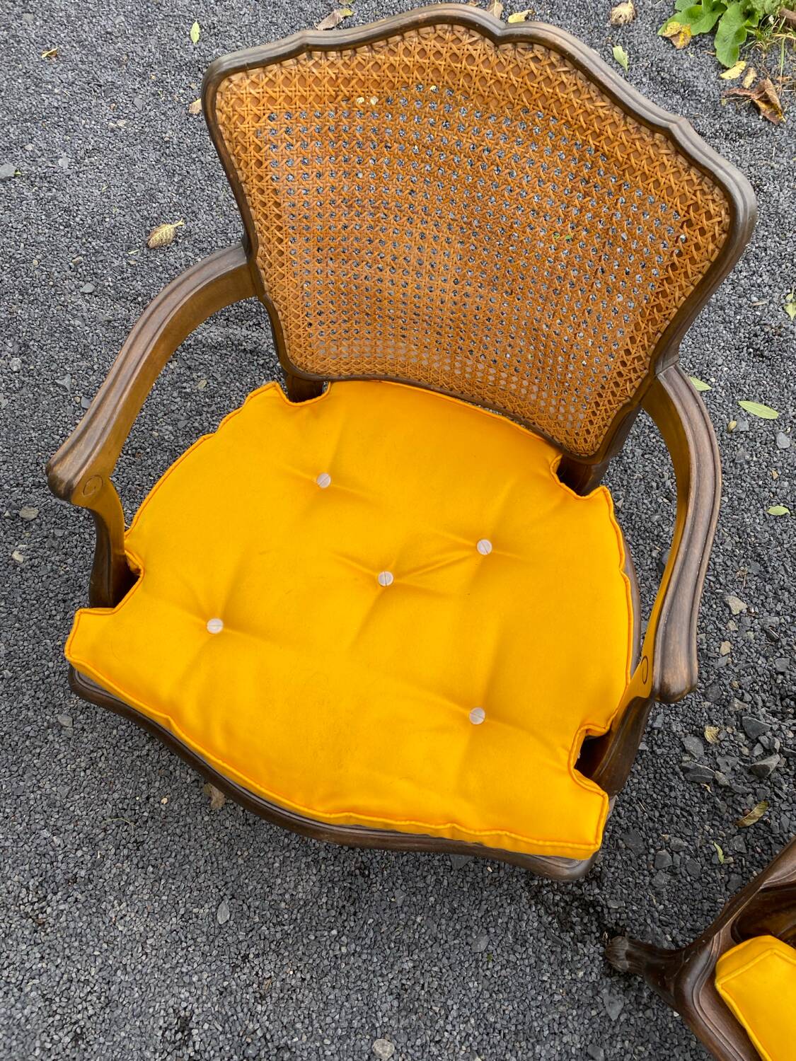 Paire de fauteuils cannés de style Louis XV