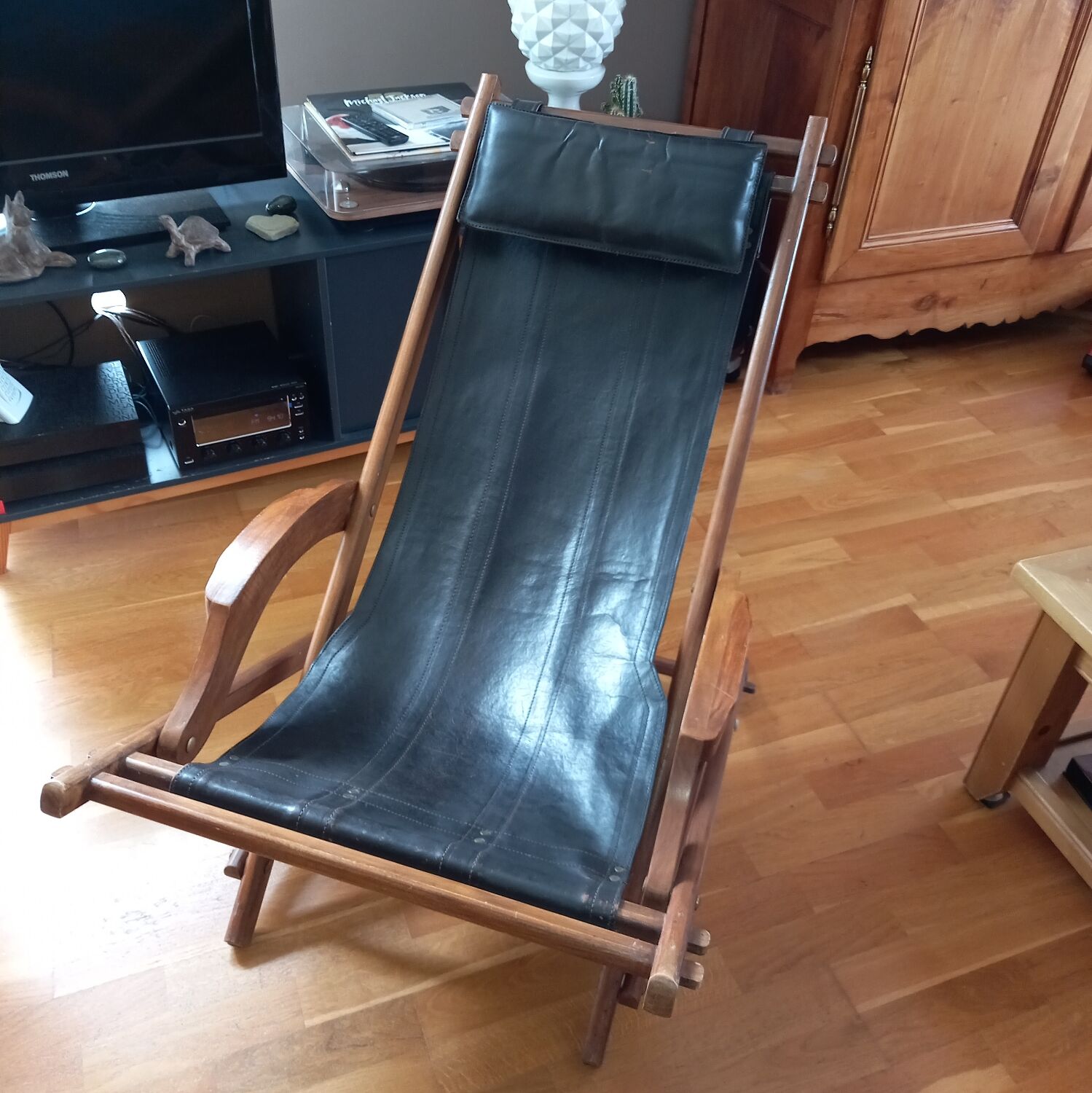 Leather deckchair