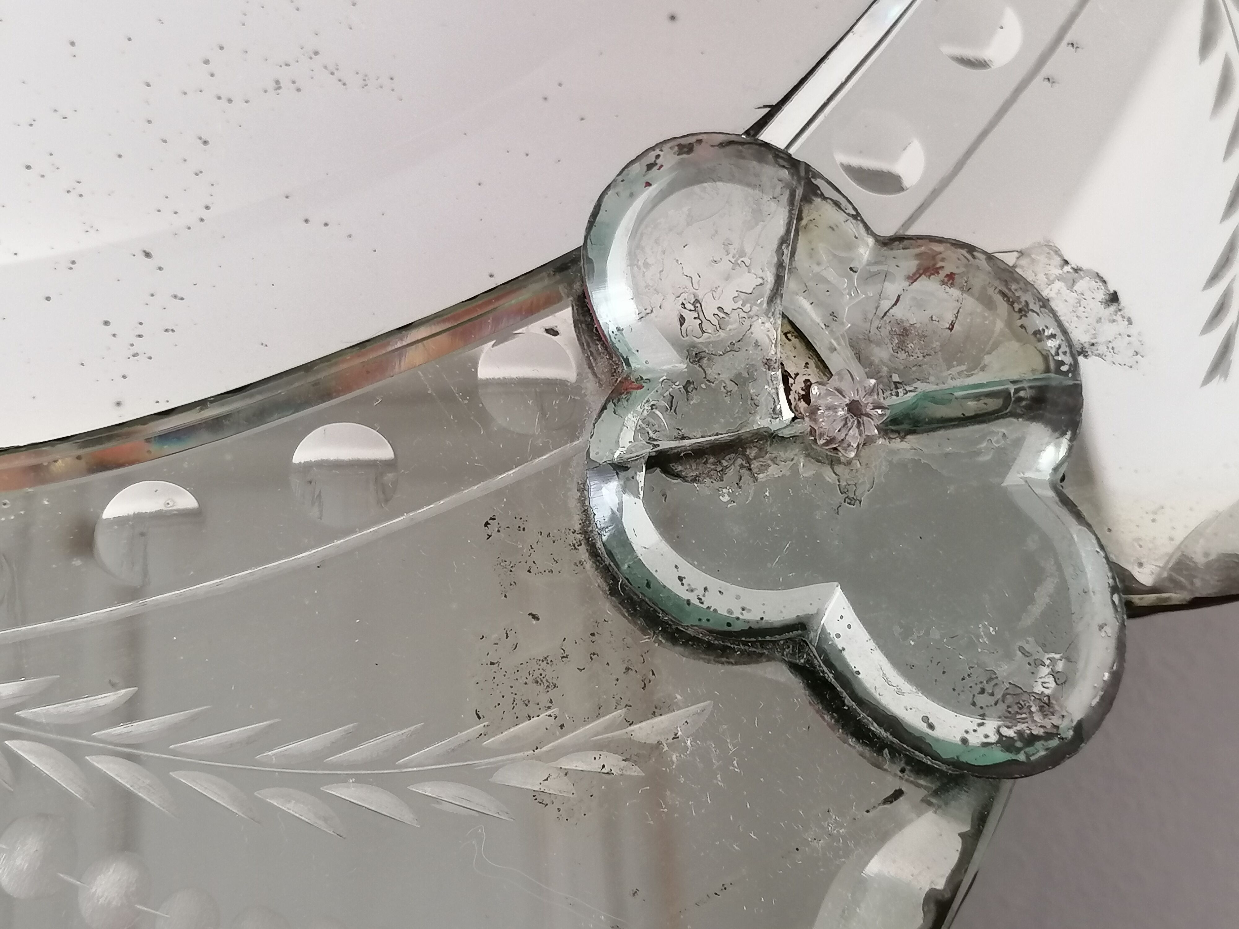 Bevelled Venetian mirror 75x57cm