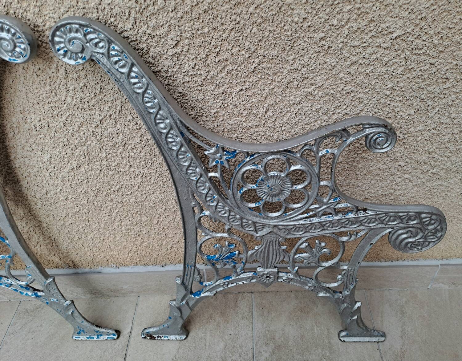 Paire de pieds de banc en fonte