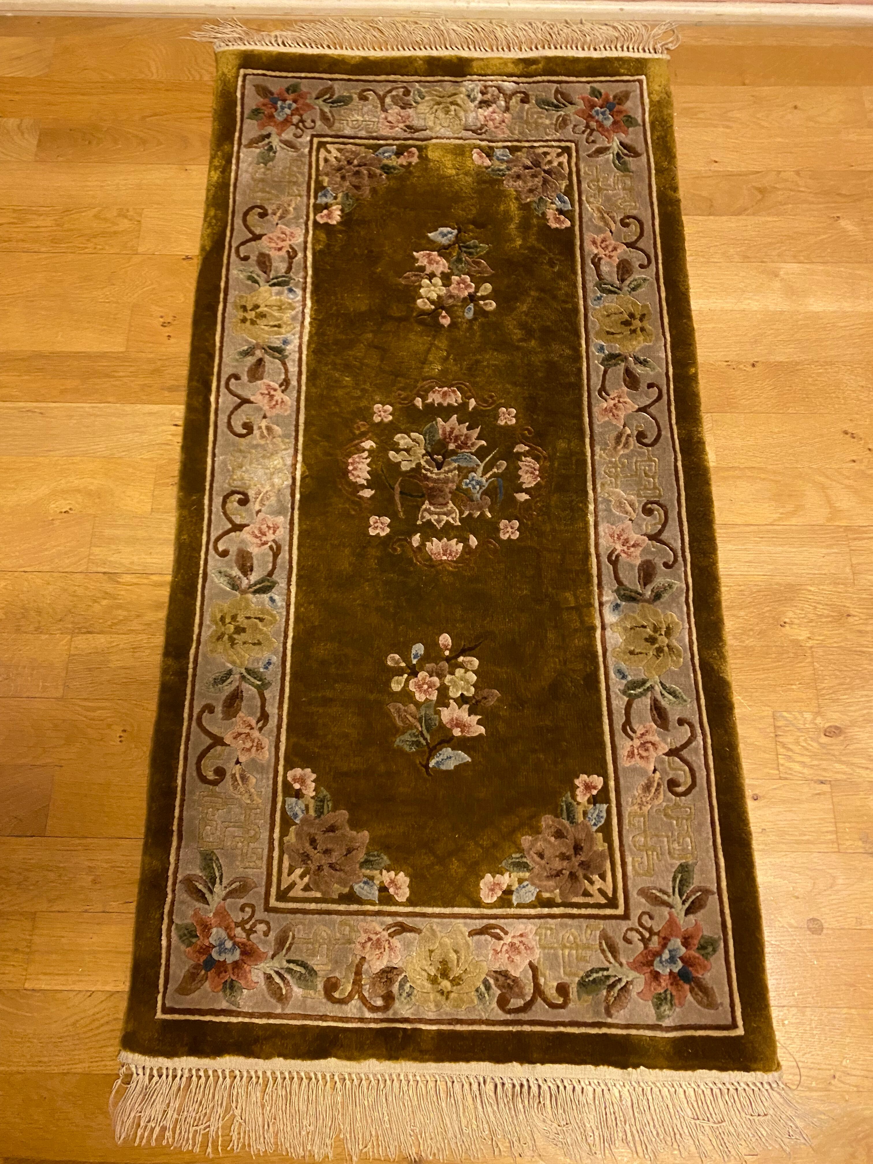 Chinese silk carpet, 124 cm x 62 cm