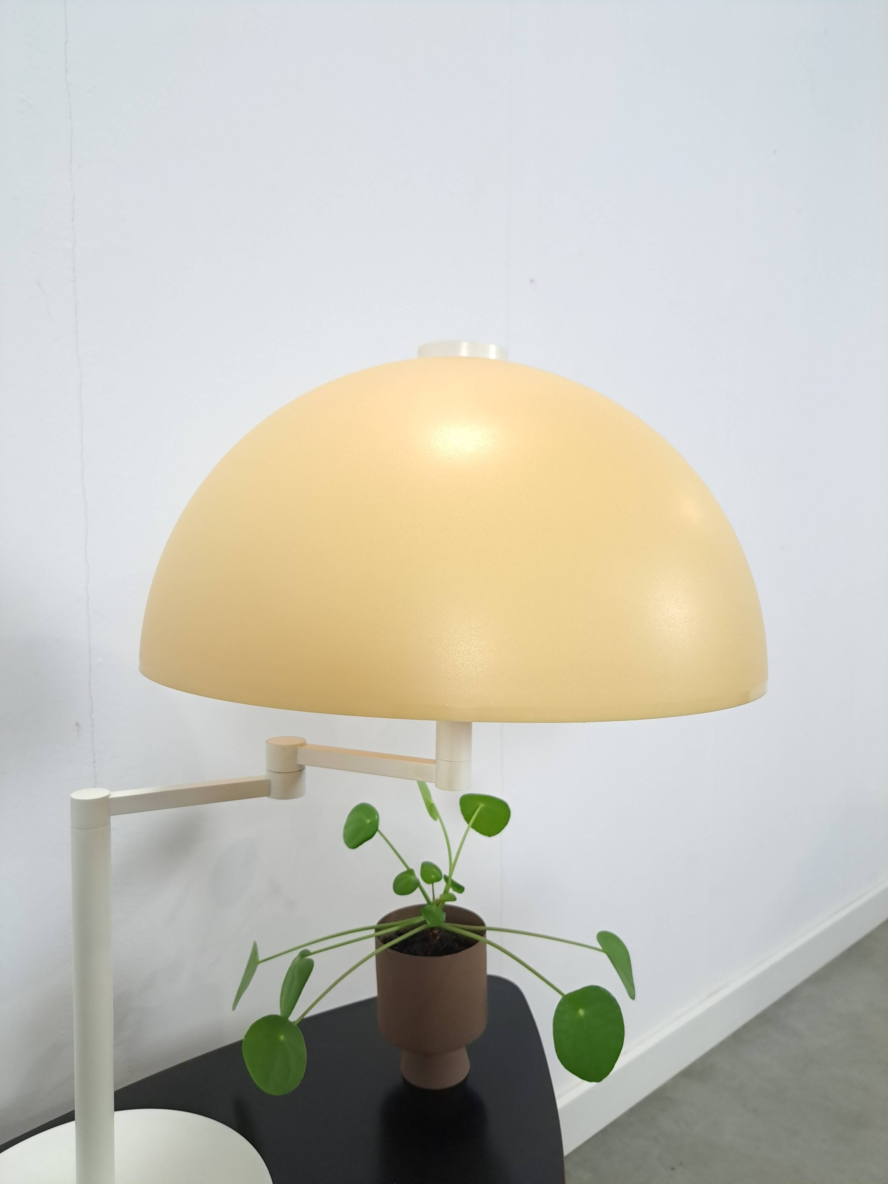 Lampe vintage en forme de champignon de l'ère spatiale
