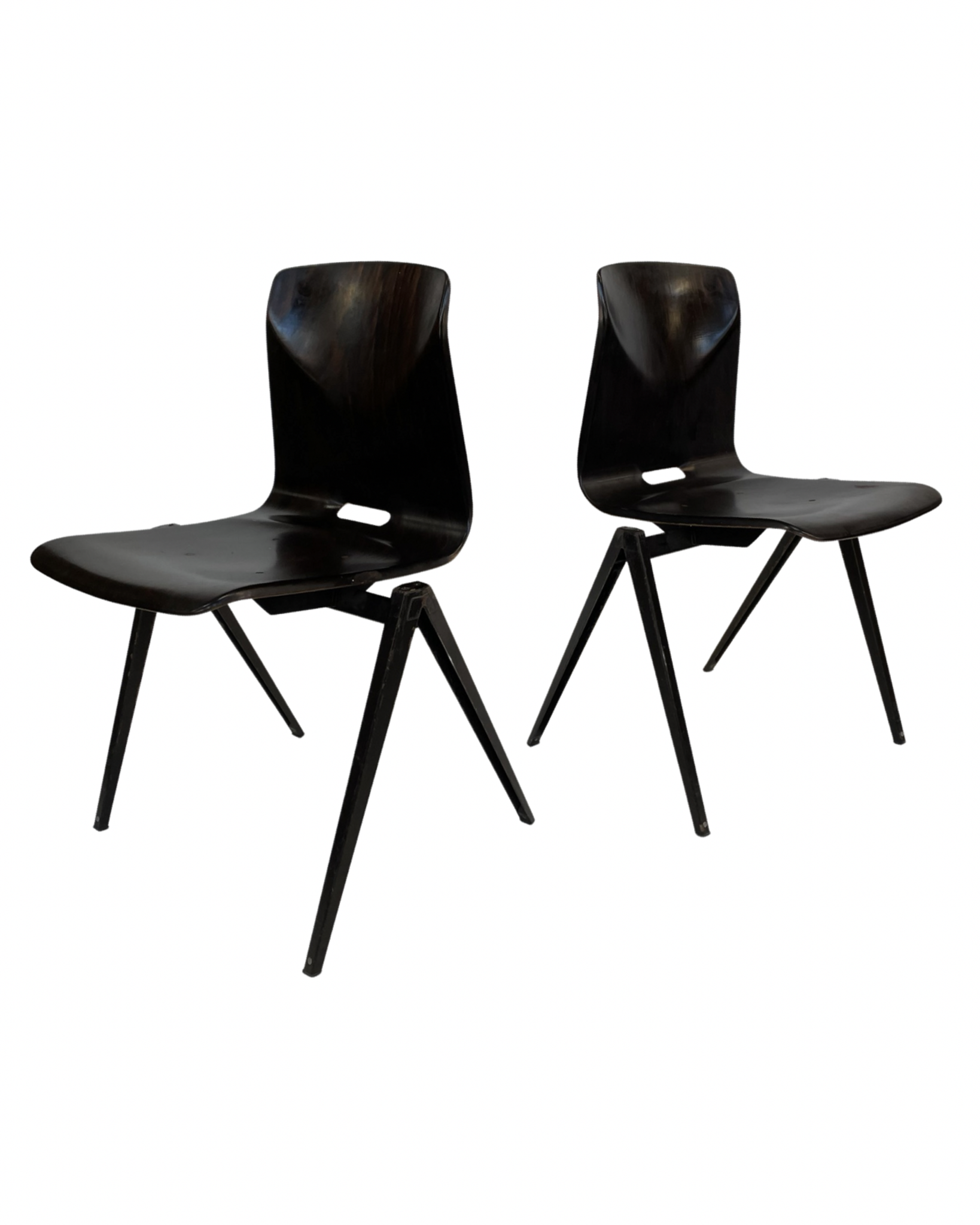 Ensemble de quatre chaises d’école empilables