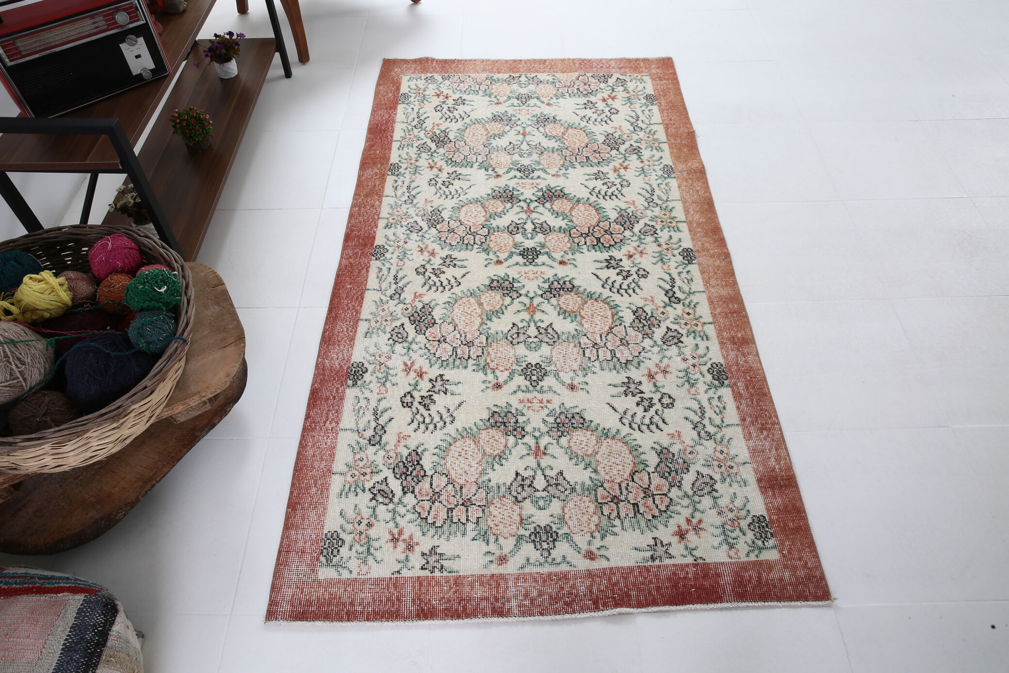 Coral red farmhouse floral rug 206x112cm