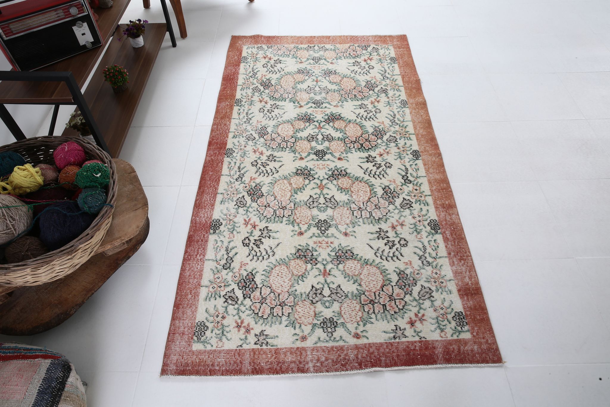 Coral red farmhouse floral rug 206x112cm