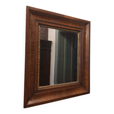 Miroir ancien à bords biseautés dans un cadre en noyer, vers 1850