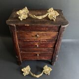 Pair of Art Nouveau bronze handles decorated with vine leaves, 1930