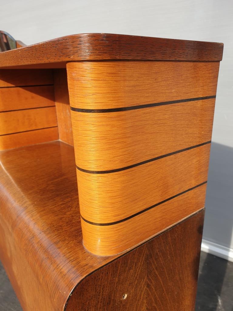 Cosy-corner vintage 1950 serves and library