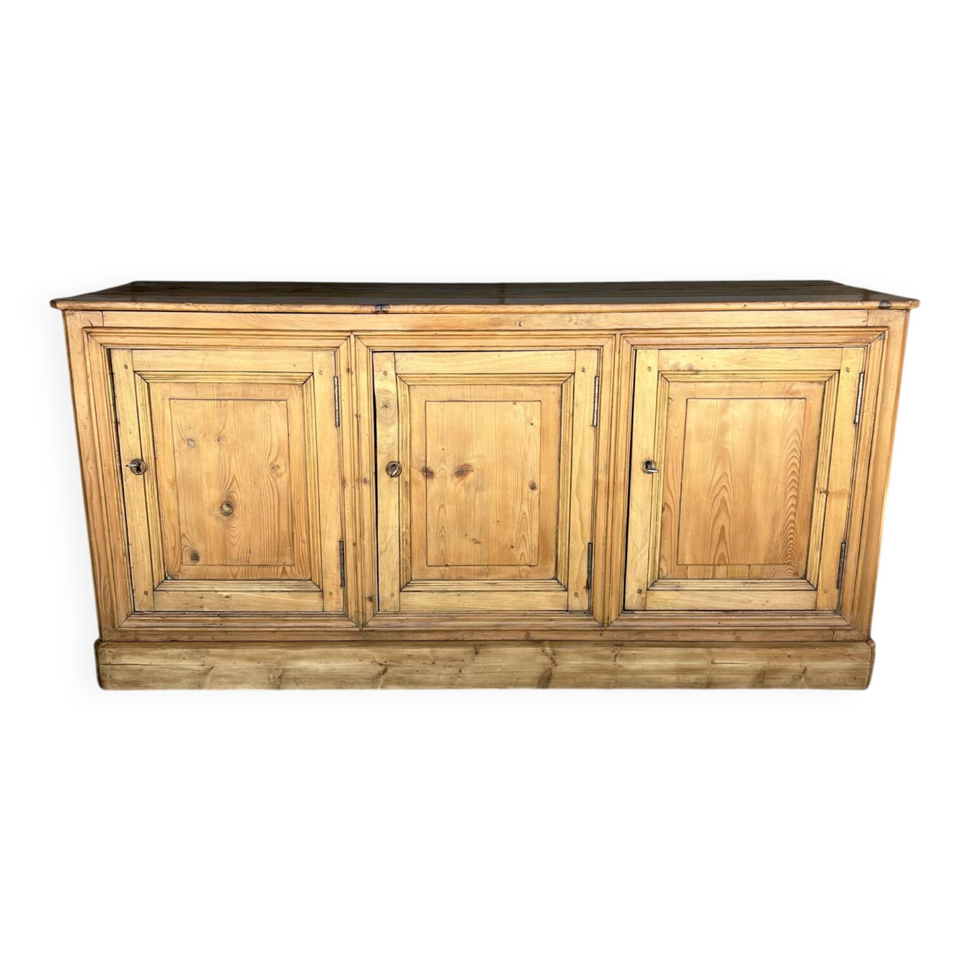 Three-door buffet