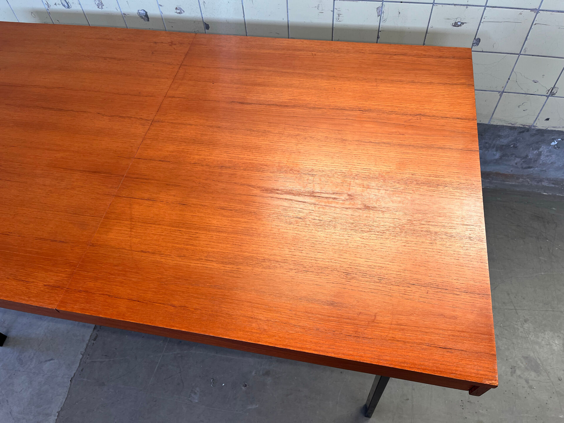 Extendable dining table by Pierre Guariche for Meurop