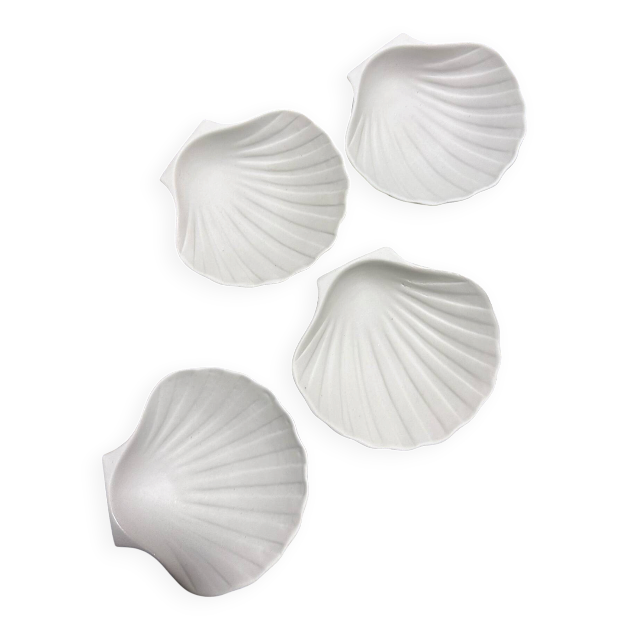 4 scallop shells in earthenware